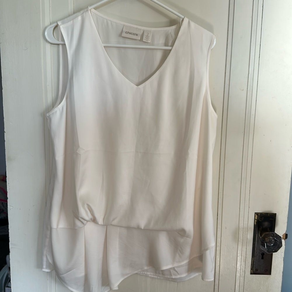 chicos- size 2 - cream tank - work top